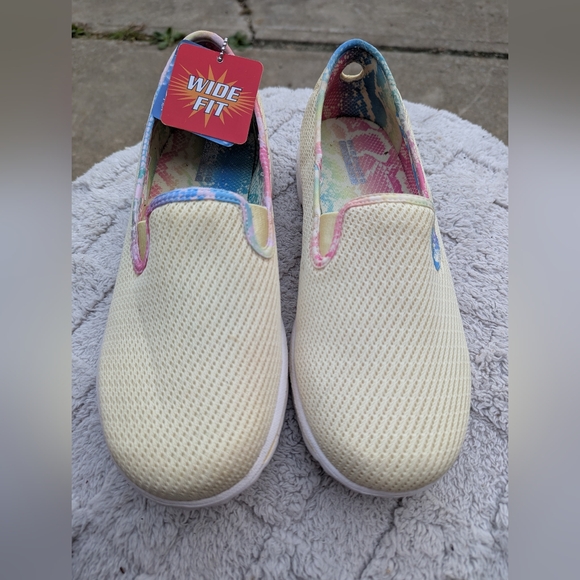NWT Skechers Washable Yellow Slip On Sneakers Size 7.5 - Picture 1 of 6